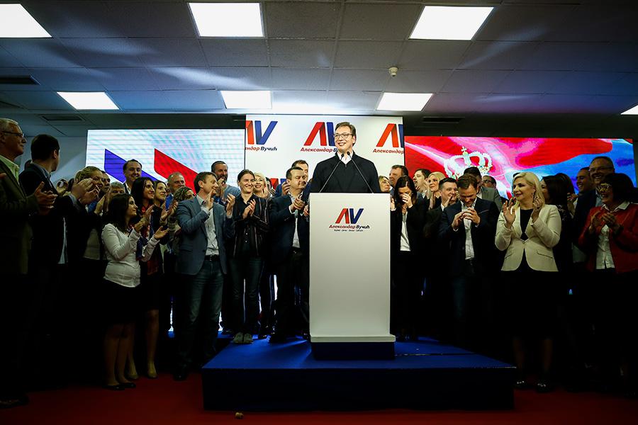 Кандидат в президенты Александр Вучич на пресс-конференции в Белграде, 2017 год