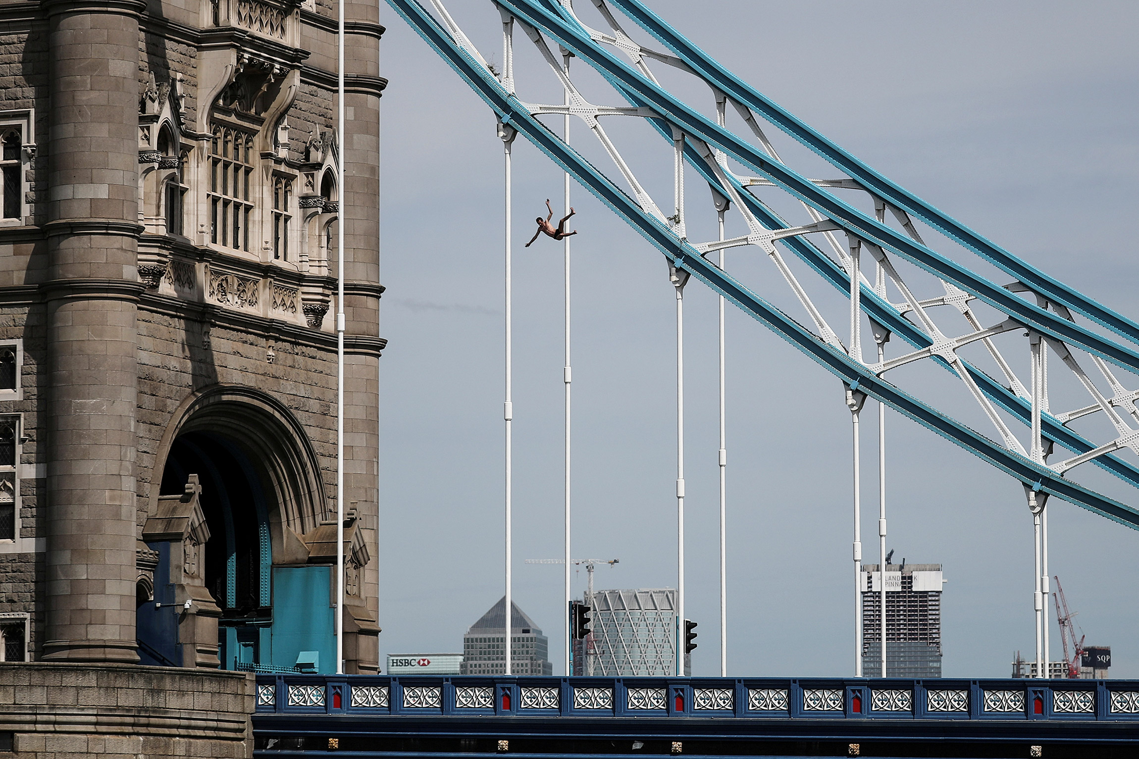 1 июня, Лондон, Великобритания. Мужчина прыгает с Лондонского моста. Ему удалось выжить
