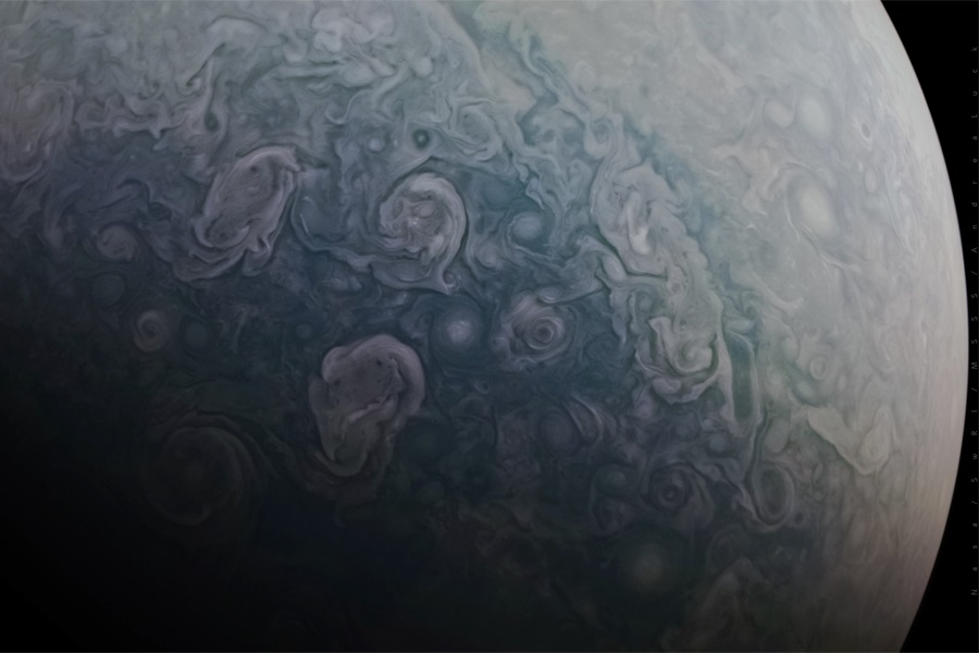 Юпитер. Пролет над Северными циркумполярными циклонами