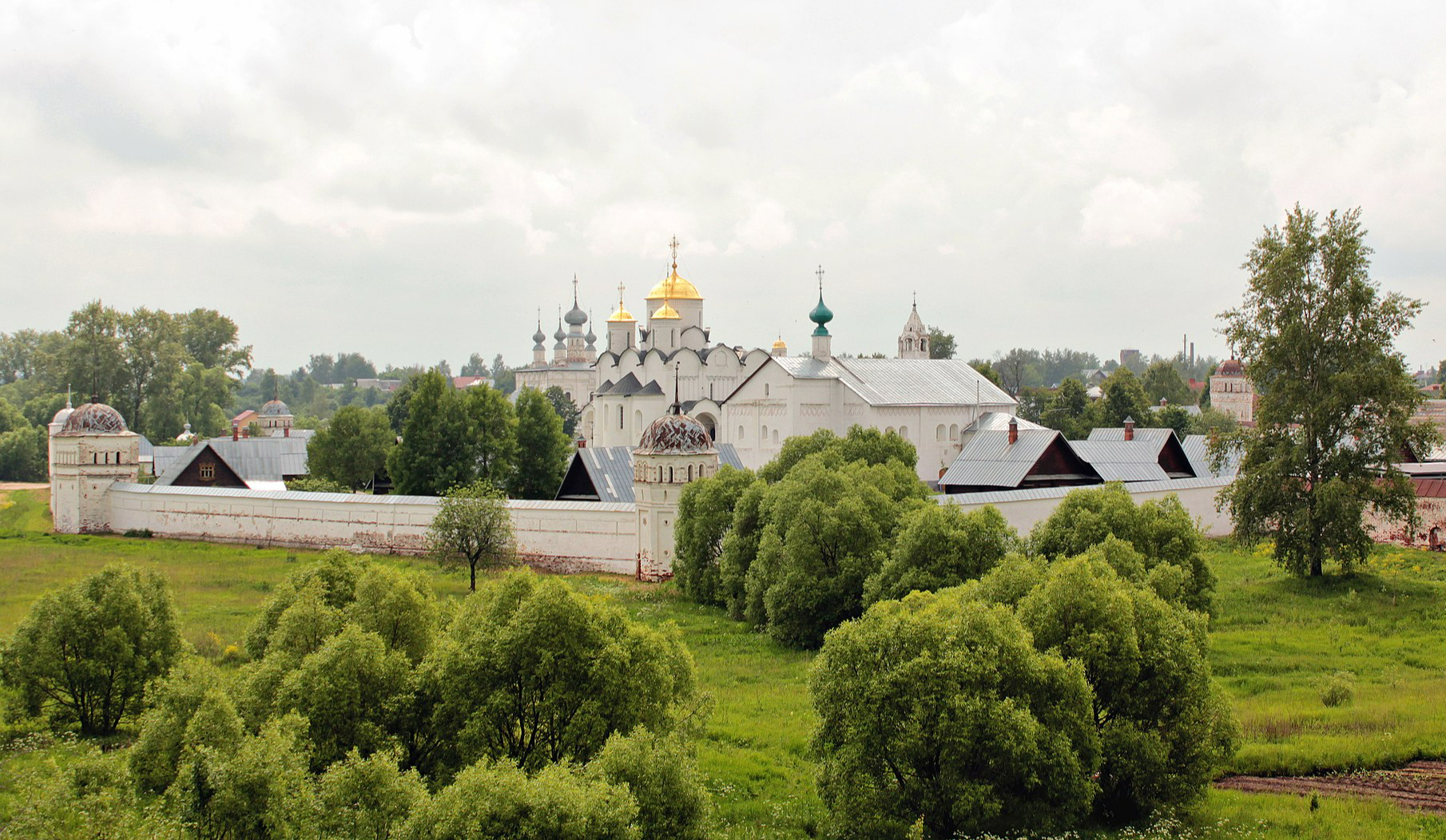 Покровский монастырь основал князь Дмитрий Константинович в 1364 году