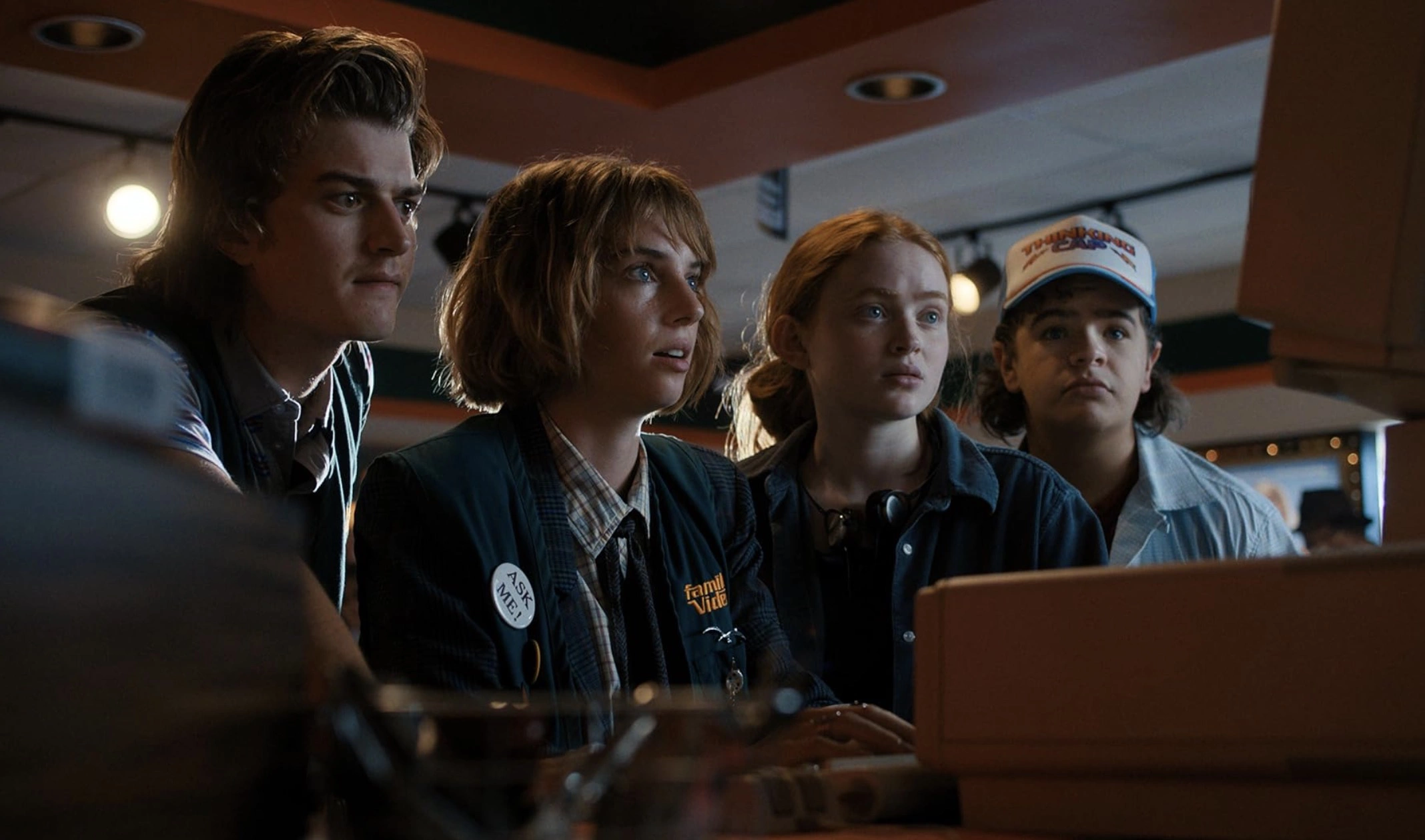 Кадр из сериала «Очень странные дела»