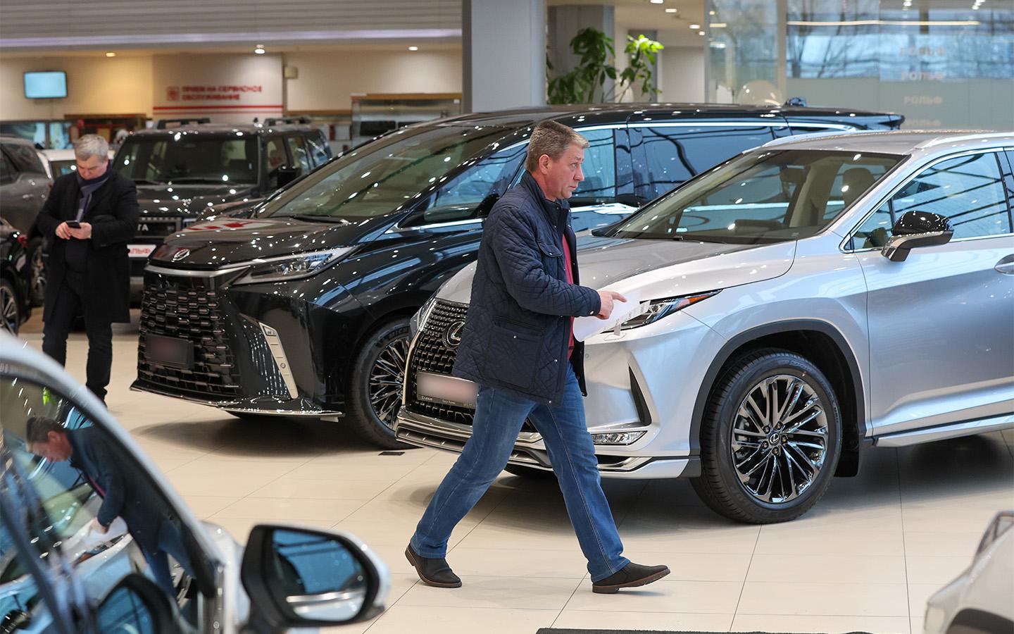 Продажи машин в России побили годовой рекорд. Статистика