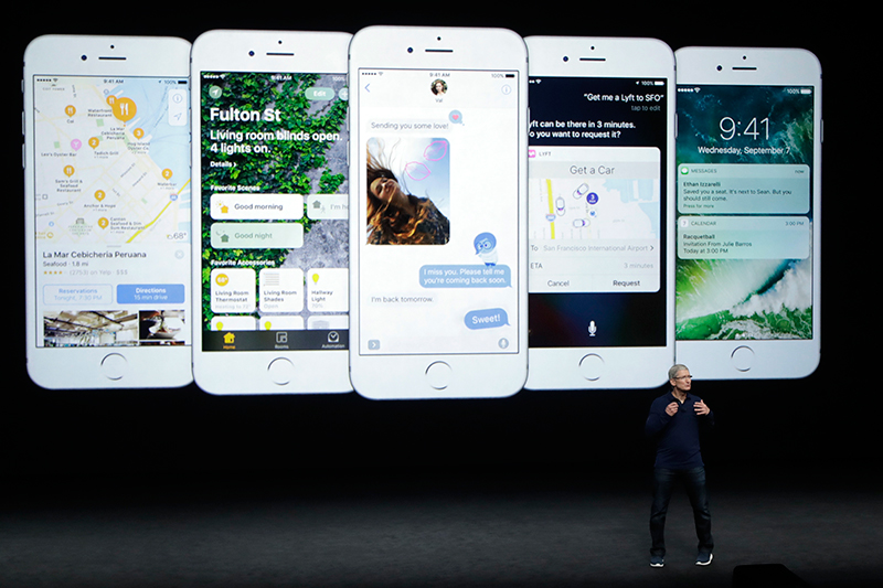 Глава Apple Тим Кук демонстрирует новые возможности iOS 10