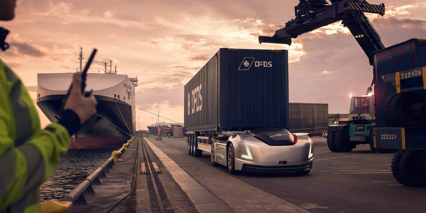 Видео: беспилотники Volvo без кабины перевозят контейнеры в порту