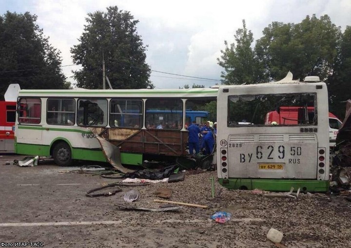 Столкновение автобуса с грузовиком под Подольском: 18 погибших