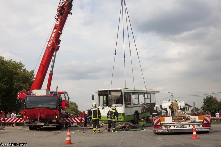 Столкновение автобуса с грузовиком под Подольском: 18 погибших