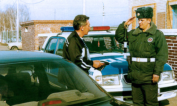 В Тюмени за взятку сотруднику ГИБДД осужден водитель