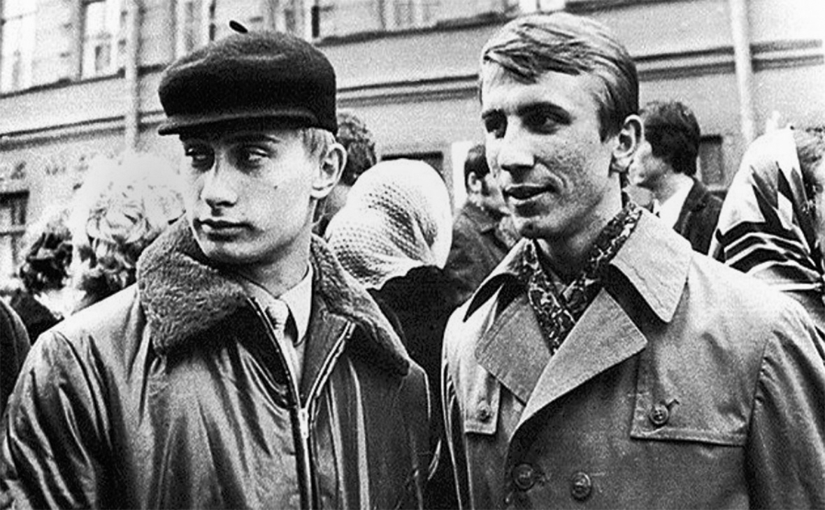 Владимир Путин (слева)
