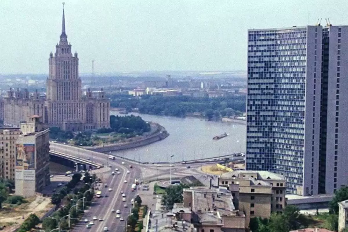 Вид на Москву, кадр из фильма «Иван Васильевич меняет профессию» (1973), режиссер Леонид Гайдай