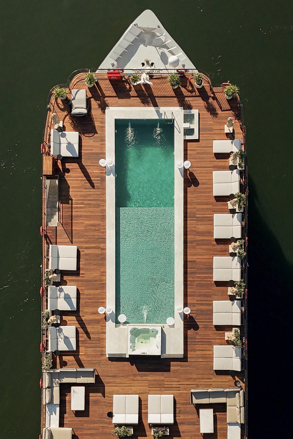 Бассейн на палубе, Le Fayan Suites
