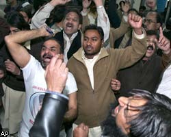 В Пакистане полиция расстреляла толпу демонстрантов
