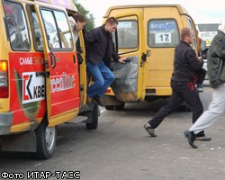 В Петербурге маршрутка вылетела в кювет, 4 пострадавших
