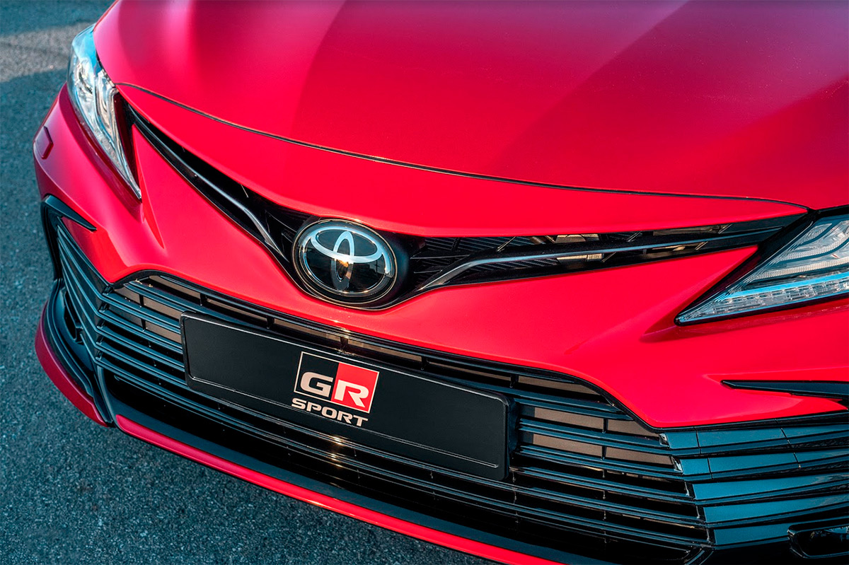 Toyota представила обновленную Camry для России