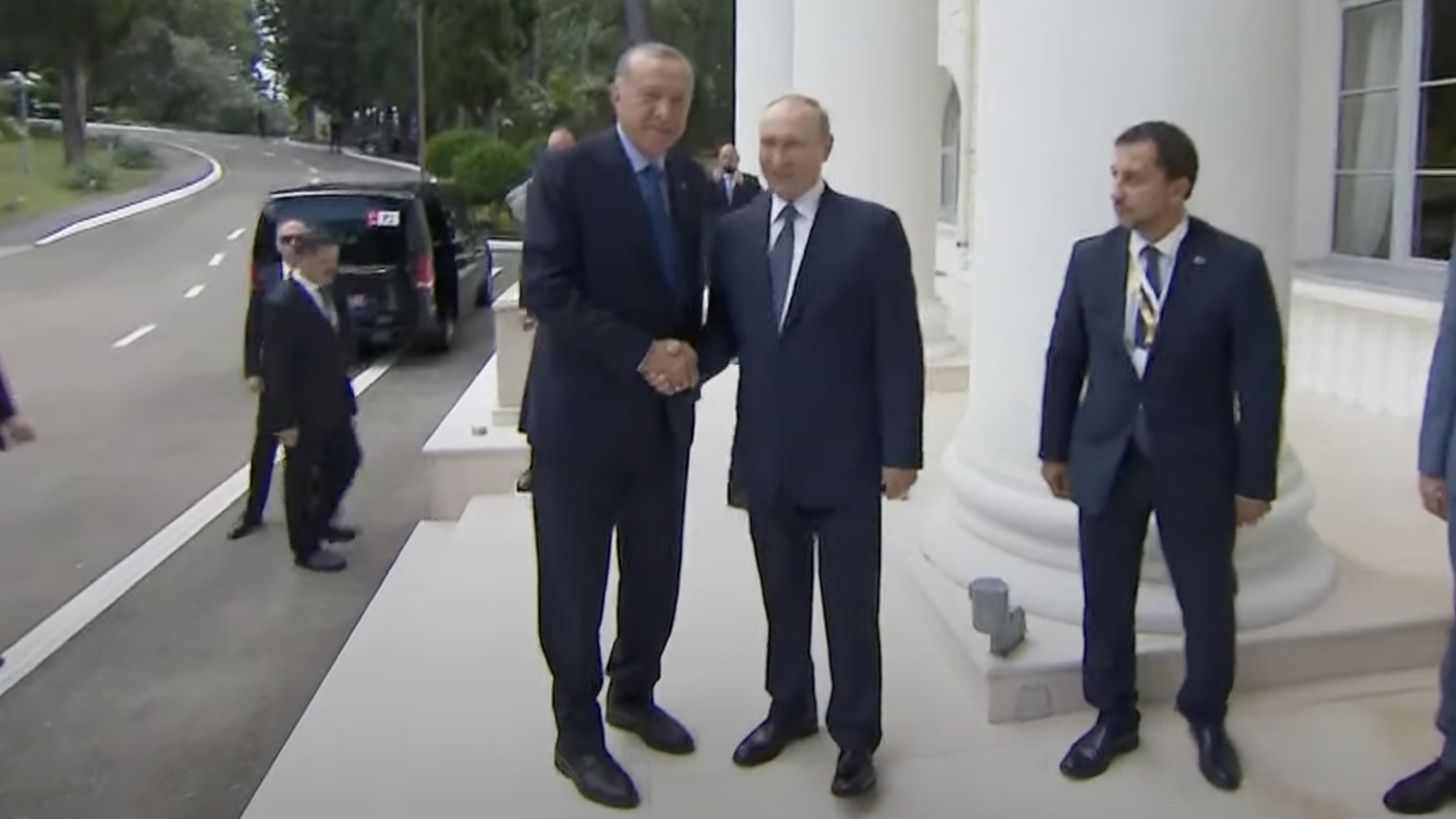 Кадры прибытия Эрдогана на переговоры с Путиным