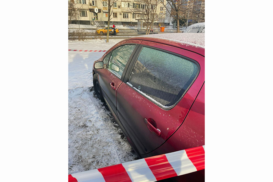 В Москве в автомобиле на парковке обнаружили тело женщины
