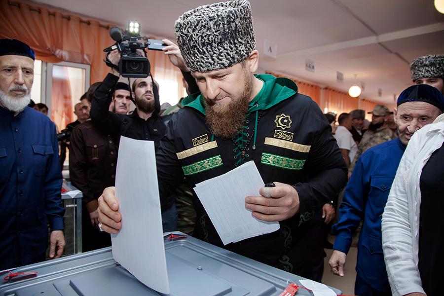 Рамзан Кадыров на одном из избирательных участков в единый день голосования, 2016 год