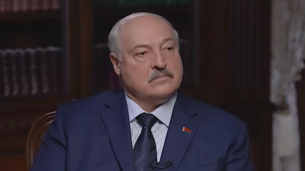 Лукашенко назвал причину отвода войск от западной границы вглубь страны