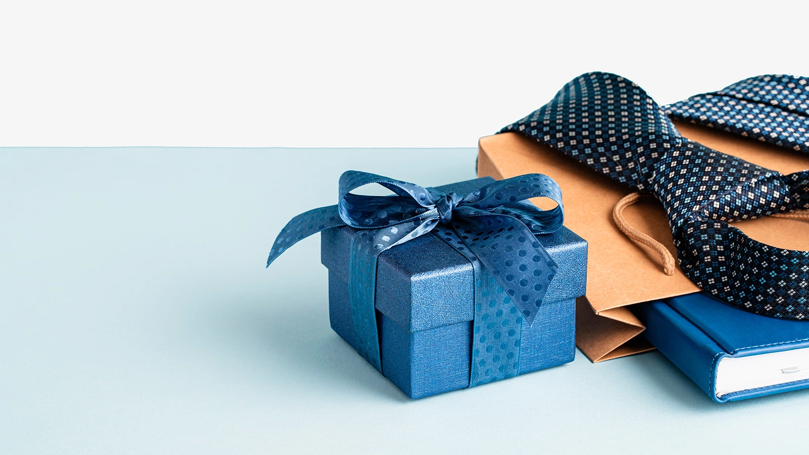 В Госдуме призвали пересмотреть предельную стоимость подарка учителям