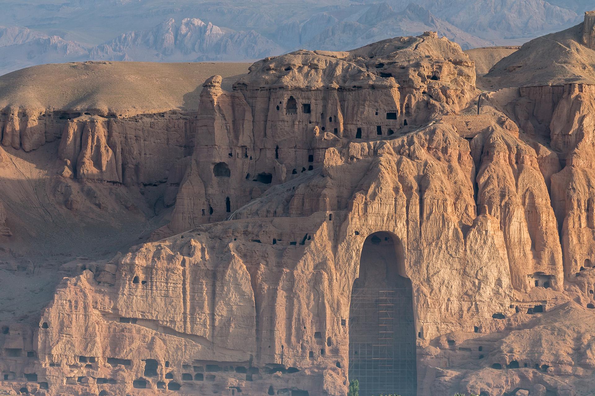 Гора, где раньше стояли статуи Будды