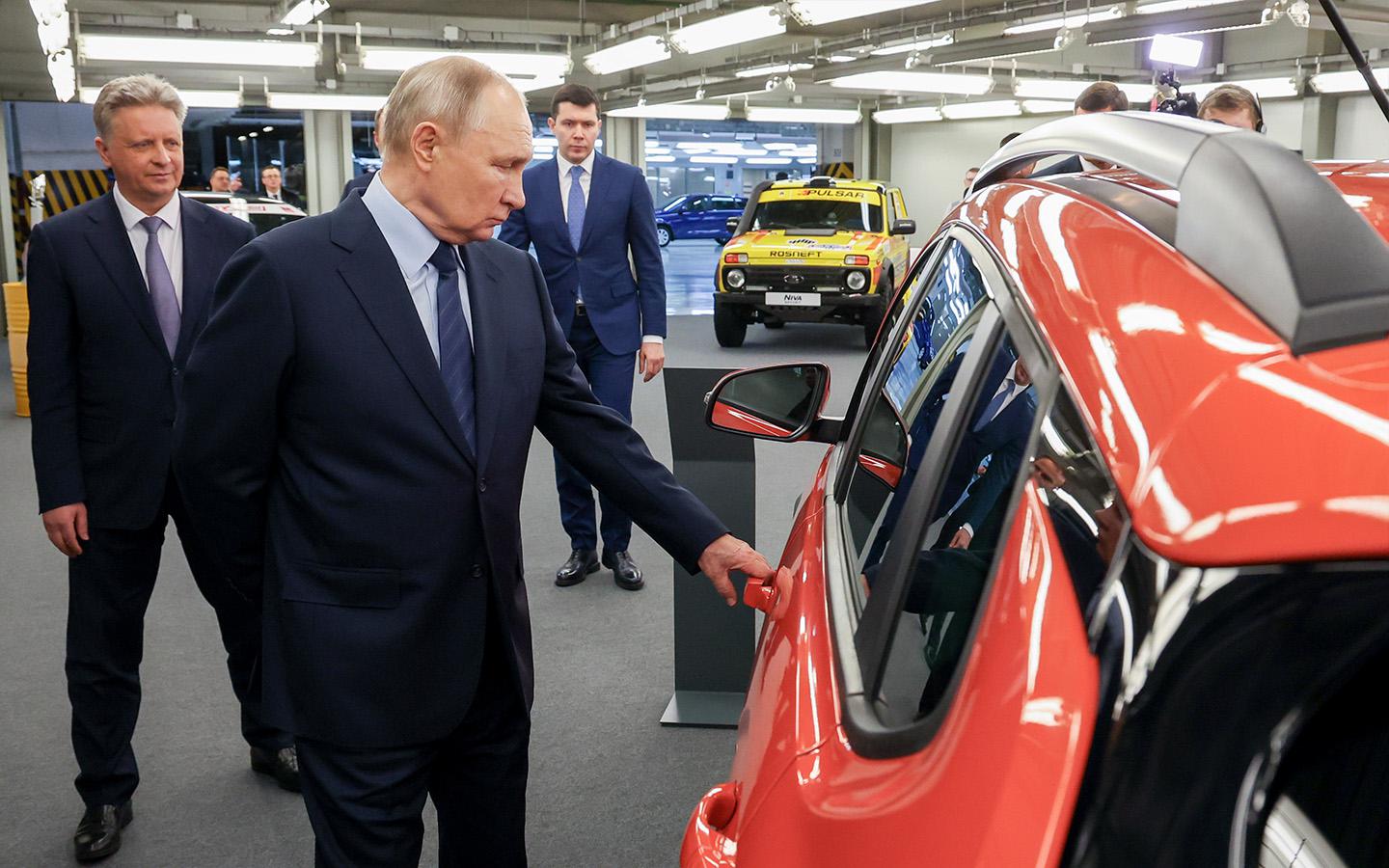 «Тащить за уши». 5 громких заявлений властей об автопроме в 2025 году