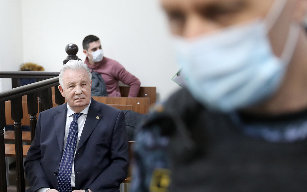 Суд приговорил бывшего полпреда президента Ишаева к пяти годам условно