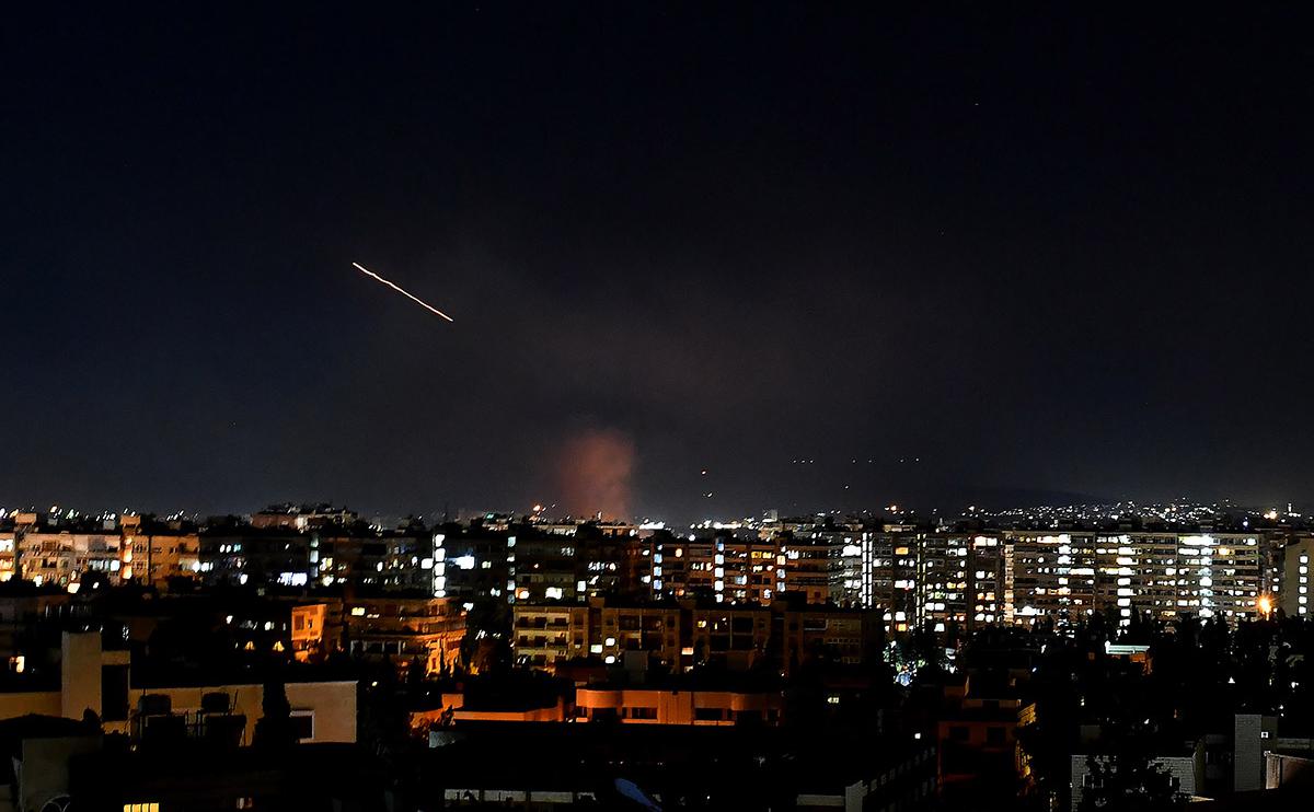 Сирийская ракета ПВО в небе над Дамаском