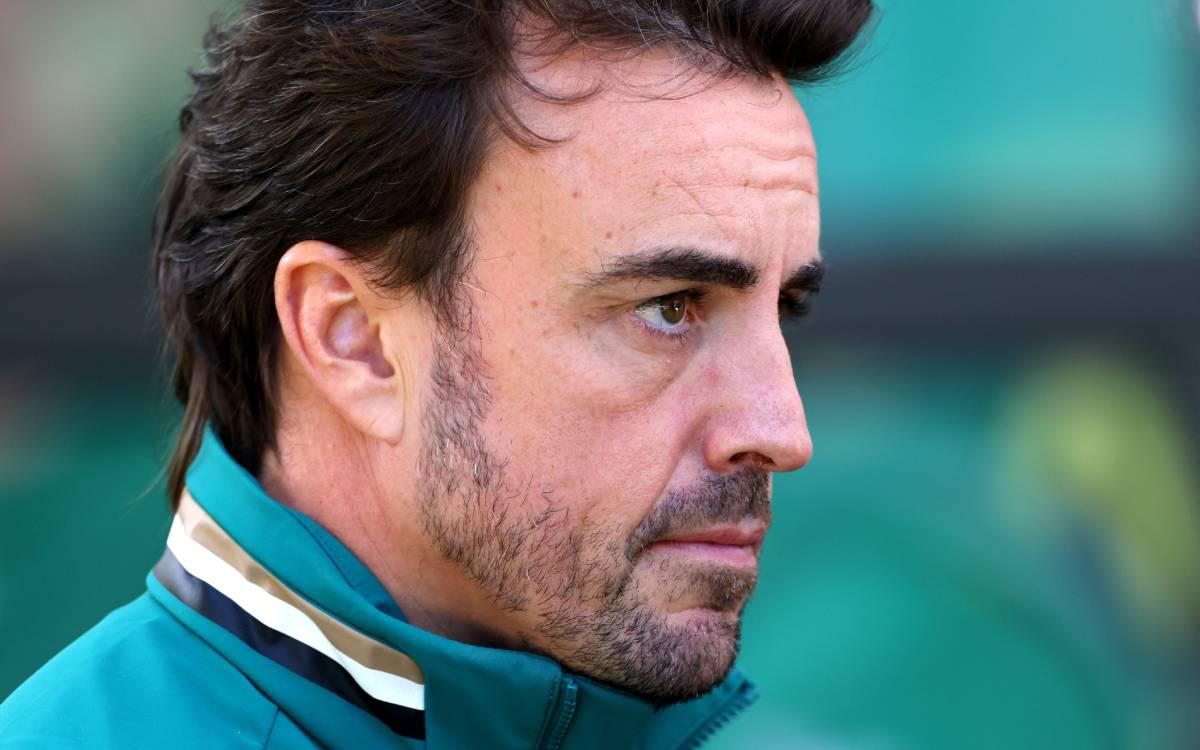 Алонсо наказали за аварию пилота Mercedes на Гран-при «Формулы-1»