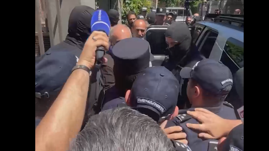 Пашинян заявил о попытке захвата власти «криминальным духовенством»