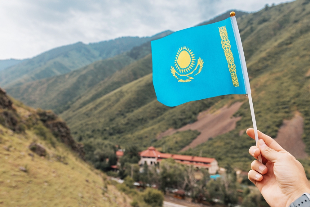 Три способа перевести деньги в Казахстан