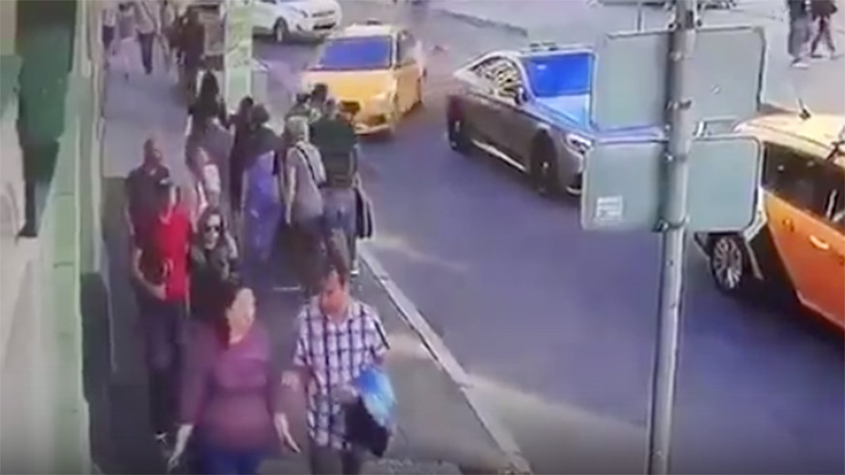 Сбивший людей в центре Москвы таксист извинился за случившееся