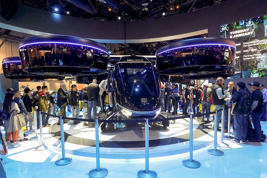 Nexus&nbsp;&mdash; прототип пассажирского аэротакси от компании Bell Helicopter. На прошлогодней выставке компания показала кабину будущего аэротакси, в этот раз прототип оснастили винтами. Регулярные полеты Nexus начнет в 2020 году, обещают в компании. Полноценный аппарат будет вмещать в себя пять человек и разгоняться до 241 км/ч