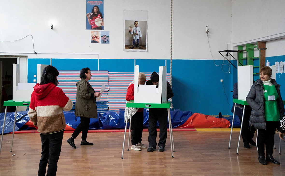 Daro Sulakauri / Reuters