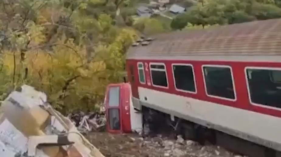 Власти Словакии уточнили число пострадавших при столкновении поездов