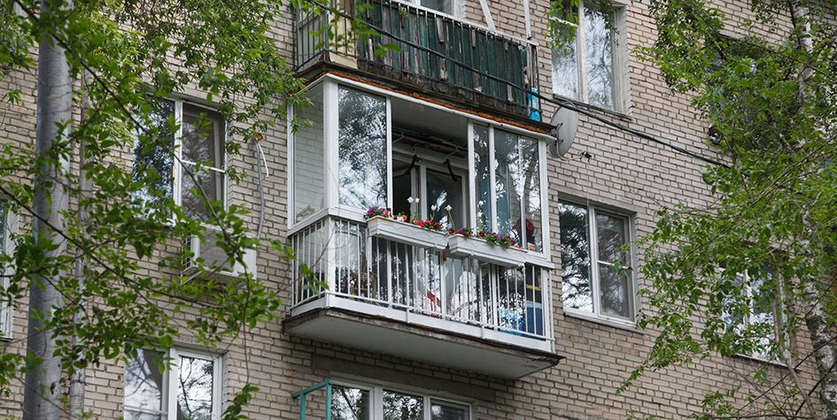 Остекление балкона на последних этажах