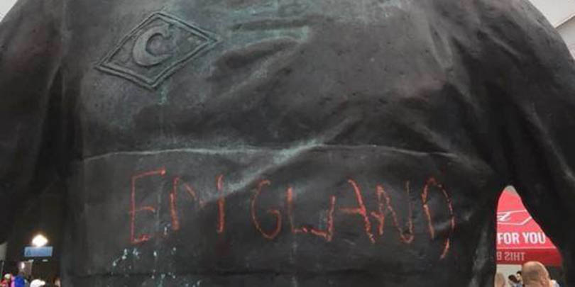 На памятнике российскому футболисту в Москве появилась надпись England