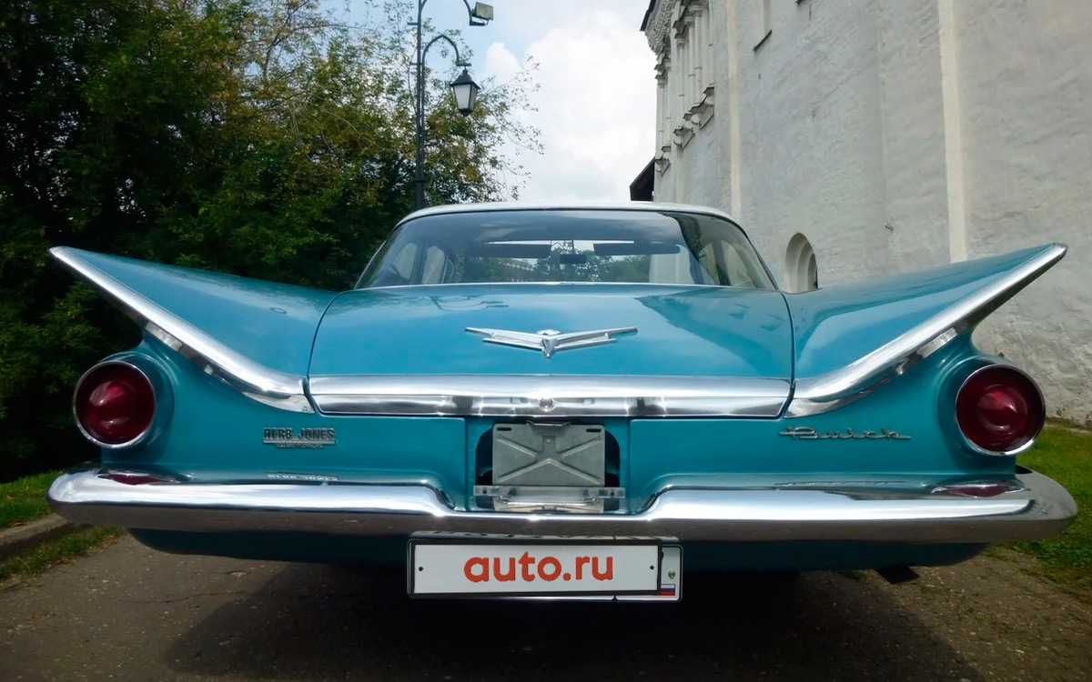 Американский седан 50-х годов Buick LeSabre решили продать за <span class=