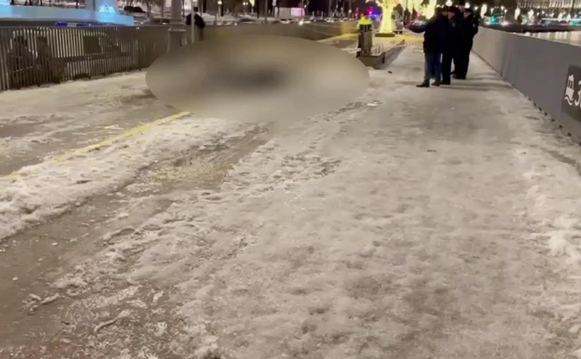 Возле парка Зарядье в центре Москвы зарезали сотрудника МАДИ