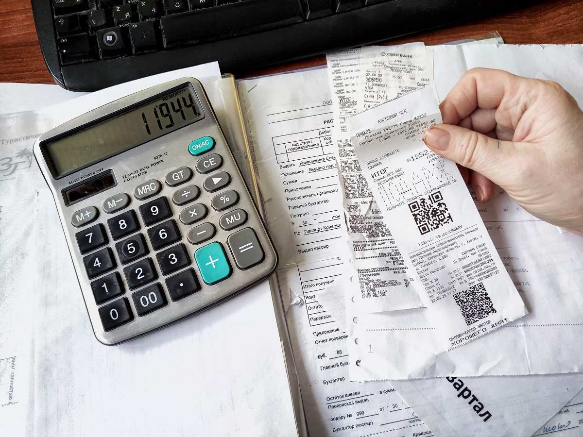 Условно можно разделить платежные поручения на два вида: бумажные и электронные