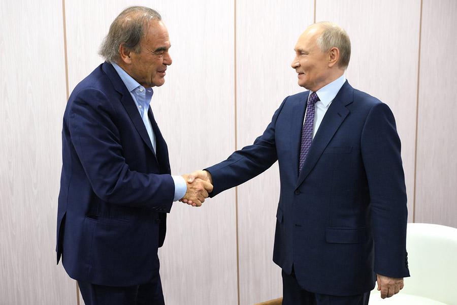 Оливер Стоун и Владимир Путин во время встречи, 2025 год