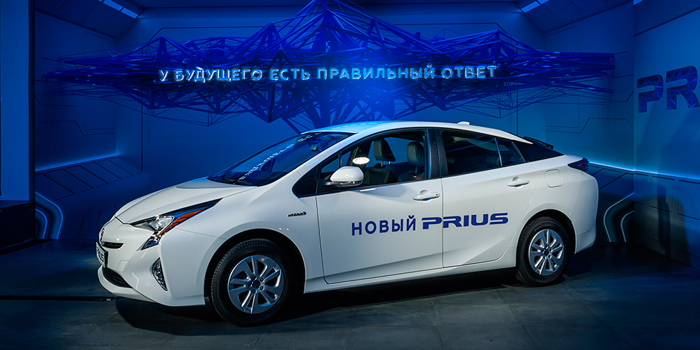 Toyota показала новый Prius для России