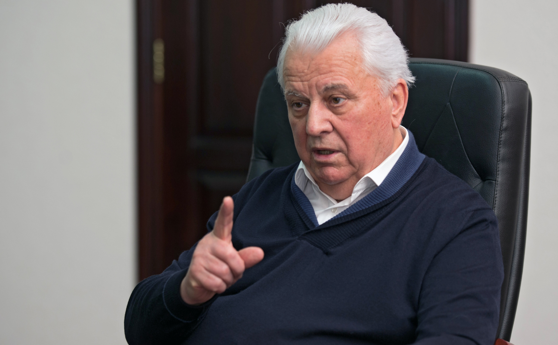 Кравчук предупредил о попытках старой власти скомпрометировать Зеленского