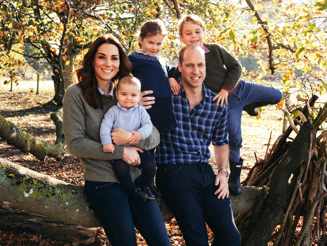 Принц Уильям и Кэтрин, герцогиня Кембриджская, с детьми: Луи (1 год), Шарлоттой (4 года) и Джорджем (5 лет)