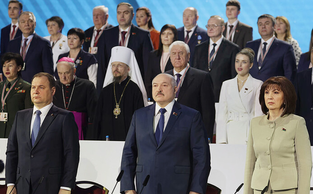 Александр Лукашенко&nbsp;(в центре) принимает участие в шестом Всебелорусском народном собрании&nbsp;