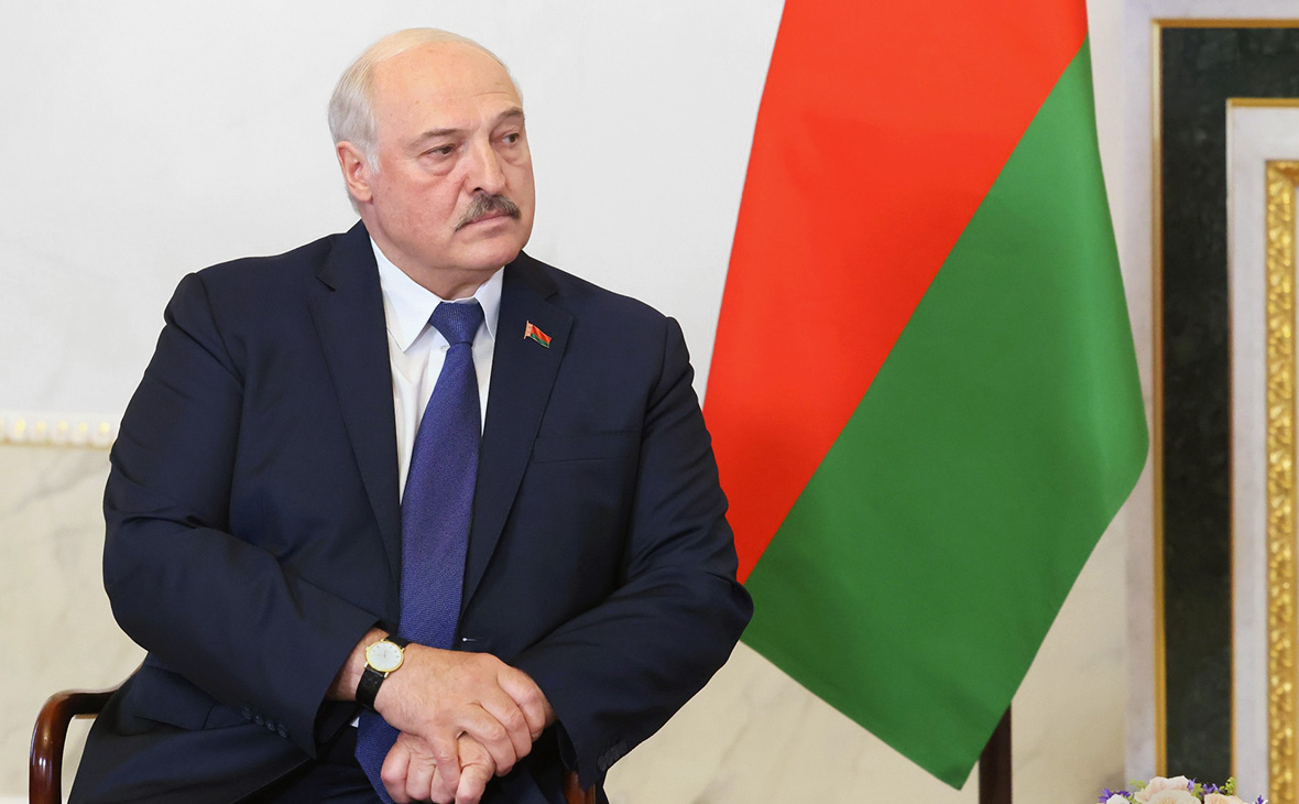 Лукашенко попросил Путина помочь с зеркальным ответом на агрессию Запада"/>













