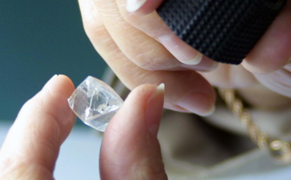 США запретили импорт части алмазов из России1