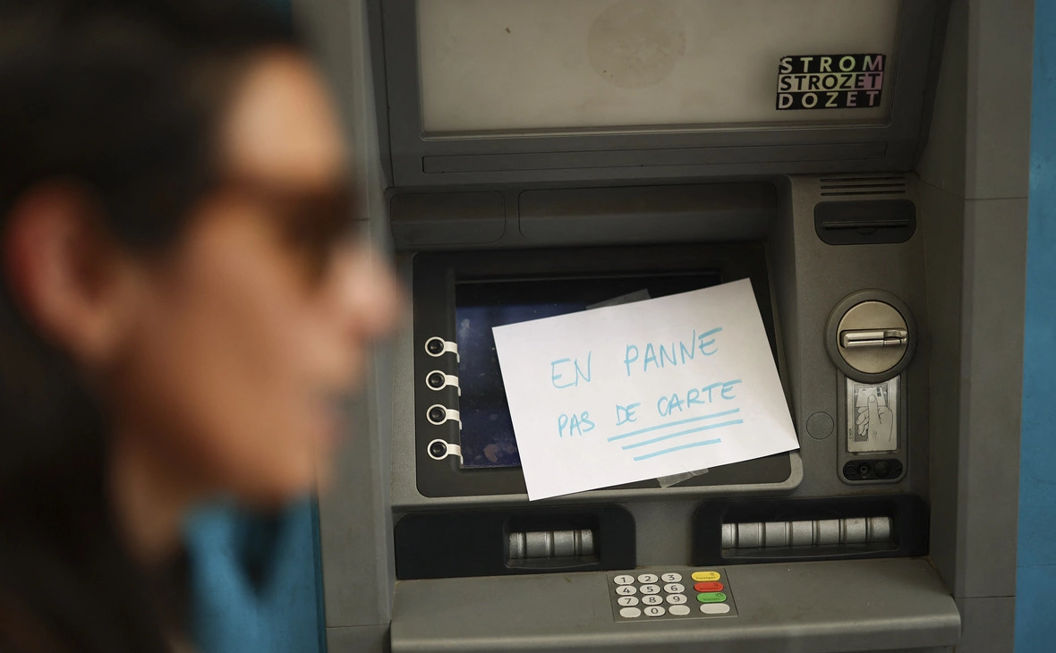 Stephane Mahe / Reuters