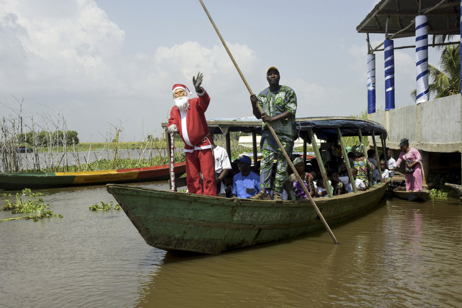 Санта-Клаус в Котону, Бенин.