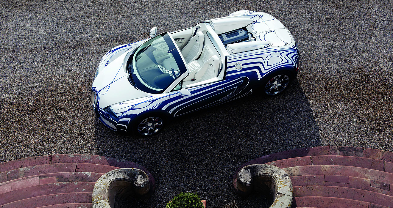 Эксклюзивный Bugatti Veyron Grand Sport L&#39;Or Blanc, то есть &laquo;Белое золото&raquo;, был изготовлен в единственном экземпляре, но это &mdash; фирменный товар, особенностью которого является использование фарфора в элементах кузова. Конечно, полностью изготовить кузов из фарфора было невозможно &mdash; из хрупкого материала сделаны лишь лючок бензобака, заглушки на колесных дисках, бокс между сидениями и некоторые элементы отделки салона. Заказ на изготовление этих элементов разместили на Берлинской королевской мануфактуре. Единственный экземпляр был продан за 1,65 млн евро и осел в одной из частных коллекций.
