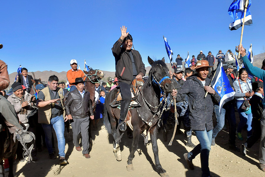 Президент Боливии Эво Моралес в августе 2018 года прибыл на лошади в департамент Чукисака​

