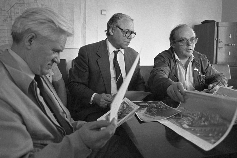 Иван Силаев (слева) в составе правительственной комиссии по ликвидации последствий аварии на Чернобыльской атомной электростанции, май 1986 года